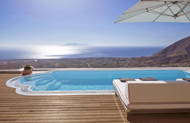 R 832 Villa with Sea view Daily Maid Service Breakfast Included