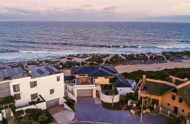 Raaswater Surf Villa Jeffreys Bay