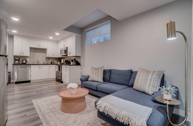 Rachel - Spacious home in Central 6 bdrm,4.5 bath