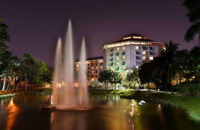 Radisson Blu Dhaka Water Garden