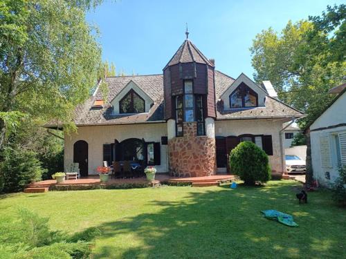 Radnóti Home