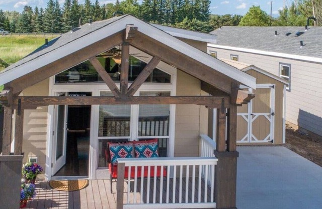 Rainbow Cottage · Darling smaller home perfect for easy Adventures