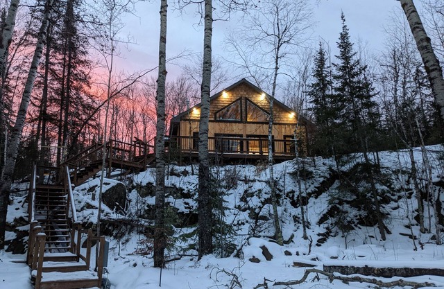 Rainy Lake Retreat! New two year old cabin, Lakeview with lake access dock!