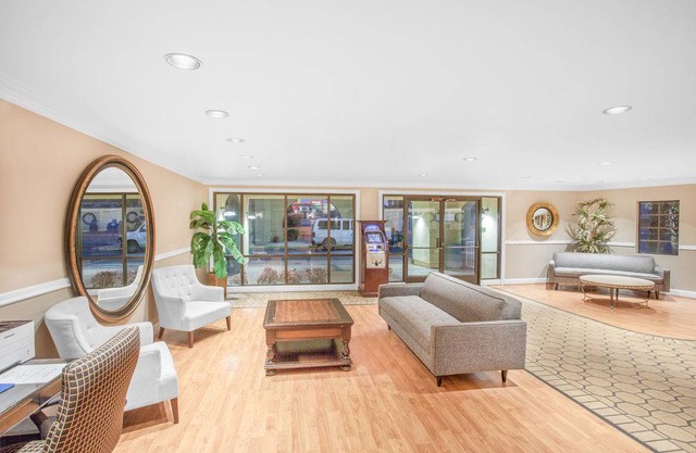 Ramada by Wyndham Barstow