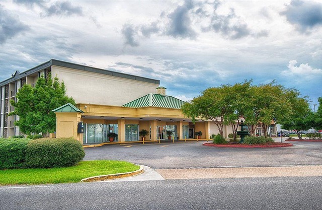 Ramada by Wyndham Metairie New Orleans Airport