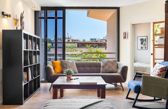 Ramat Hasharon Duplex Rooftop Oasis with Shelter