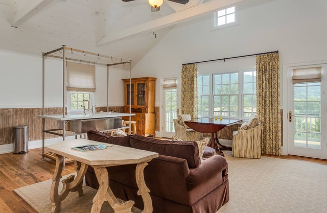 Ramsay Estate | Carriage House w/Mountain Views