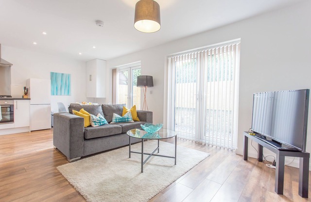 Rana Ct 3 (The Churchill Suite) | 1 Bed Ground Floor Apt