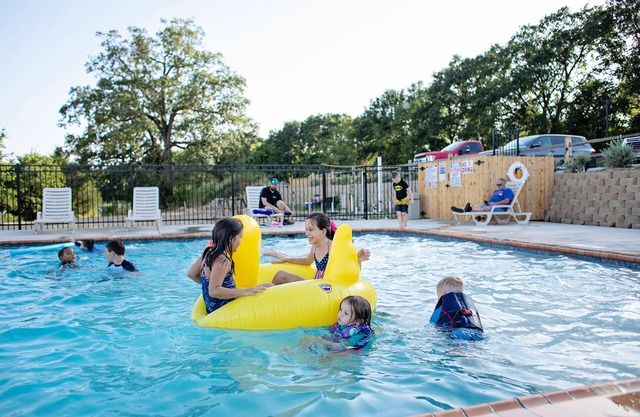 Ranch Home at Resort - 2 minutes from water park and First Monday