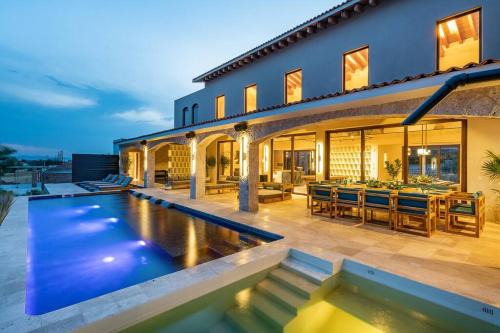 Rancho La Loma Luxury Villa with Thermal Jacuzzi, Pool & Horses