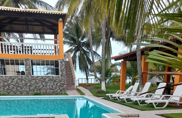 Rancho Miramar in front of the beach in Barra de Santiago