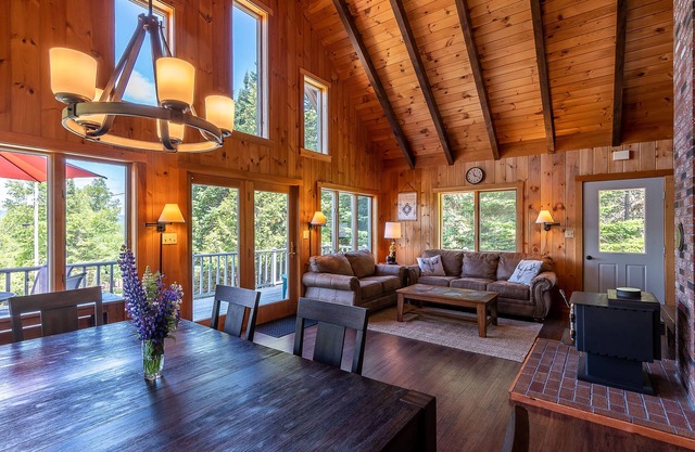 Rangeley 4-Season Retreat – Water and Sunset Views – Wood Stove – Game Room