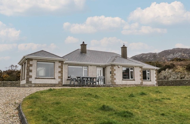 RANNY ROE, pet friendly, with open fire in Portsalon, County Donegal