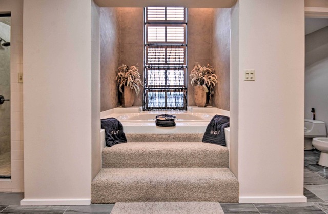 Ransom Canyon Villa w/Pool - Steps to Lake!
