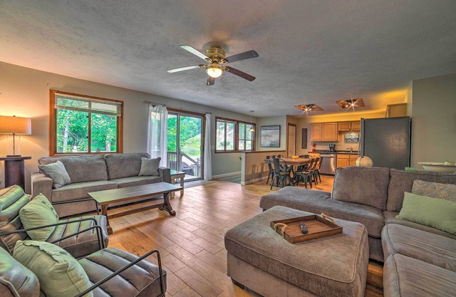 Rapid City Cottage w/Deck: 1/4 Mi to Torch Lake!