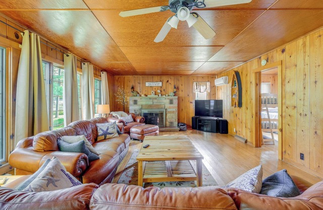 Rapid City Cottage w/Patio Near Beach Access!
