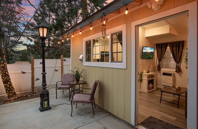 RARE Candlelight Cottage - Cozy Private Modern Romantic