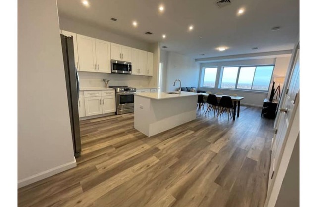 Rare find 7 minutes from NYC Fort Lee private Apt