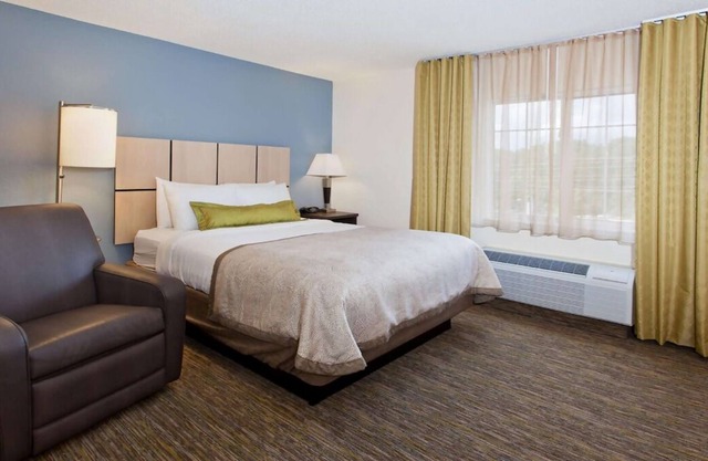Rare Gem! FREE Parking, Pets Allowed, Close to Harwin Drive Shopping District!