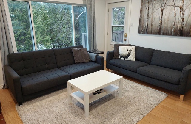 Rare gem, Waking Distance to Cranberry Golf, trails, restaurants and shops.