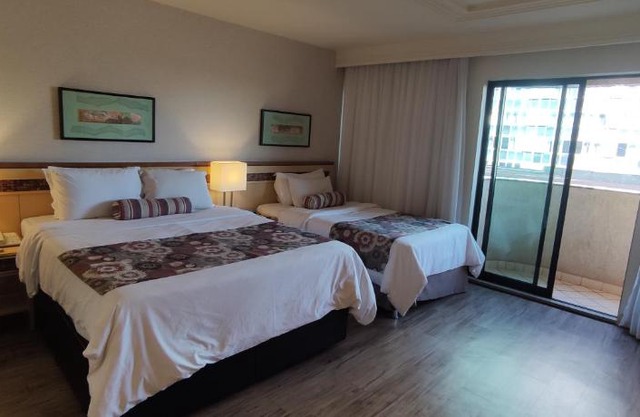 Raridade! FLAT PARTICULAR DE ALTO PADRÃO - ENORME - 2 Camas - 1 Queen e 1 Solteiro - Arrumação Diária Gratuita - Excelente Atendimento - Varanda - Condomínio do Hotel Lets Idea