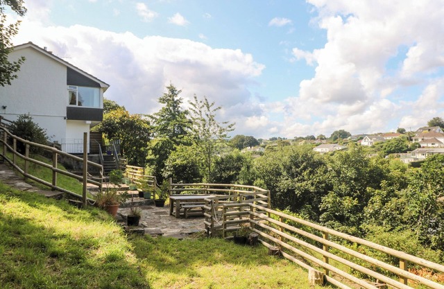 RATHILLET, family friendly, country holiday cottage in Truro