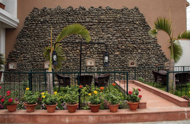 RATNA HOTEL