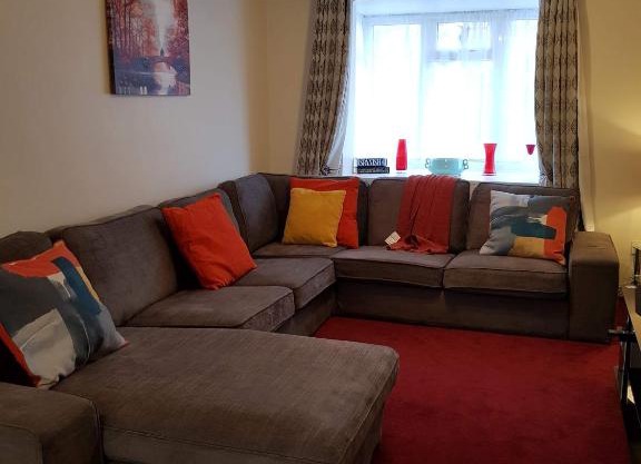 Ravenhill House - Huku Kwetu Luton & Dunstable Spacious 4 Bedroom Detached House -Free Parking-Field View-Affordable Group Accommodation - Business Travellers