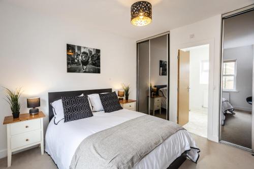 Ravensdale House Long Stay Sleeps 14 Free Wifi