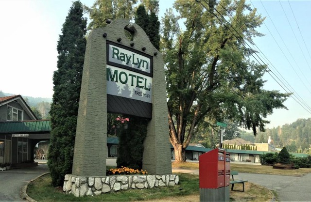 Ray Lyn Motel
