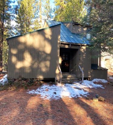 RC8 - Cute & Cozy Cabin