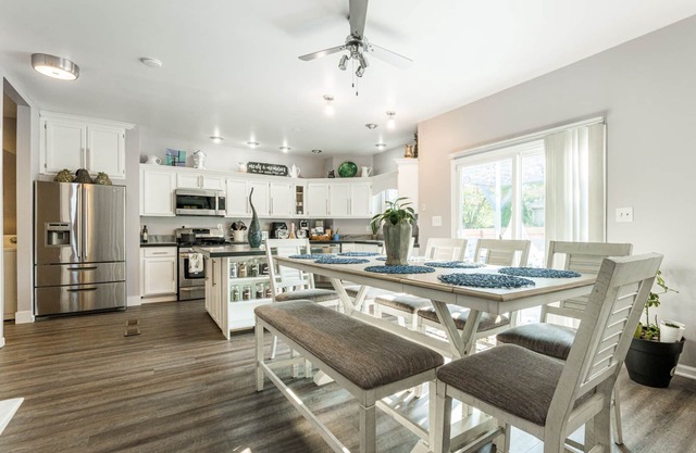 Re-Designed, Cosmos Retreat, King Bed, Hot Tub, WiFi, Large TVs, Spacious & Calm