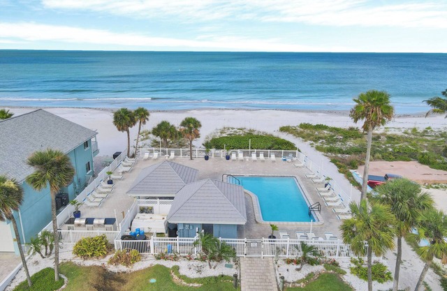 Ready for a Vacation! Sleepy Sea Turtle 2 BR/2BA Beachfront Condo for Rent!