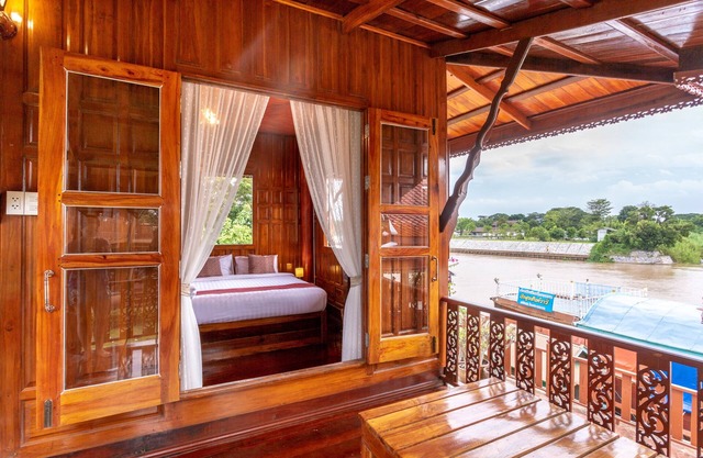 Real Thai Teak House on the River with king bed and nice garden