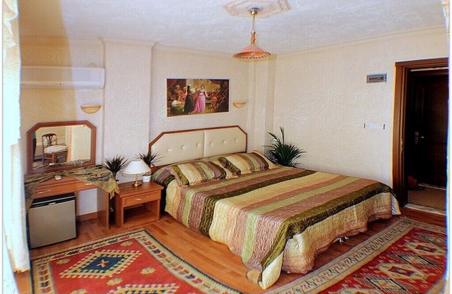 rebetika hotel located secuk near ephesus (Double Bed)5