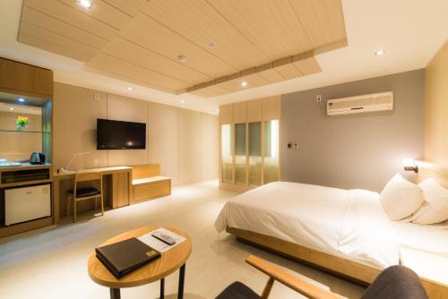 Suwon 