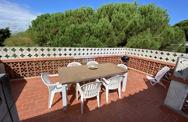 Rec Dalt - with air conditioning, terrace, and 250m from the beach