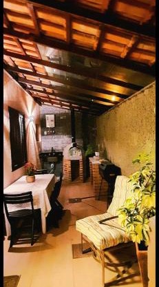 Recanto de Itaipava - casa com forno de pizza a lenha, churrasqueira, pet friendly, equipada para até 6 pessoas, em meio à Natureza e próxima ao centro do bairro