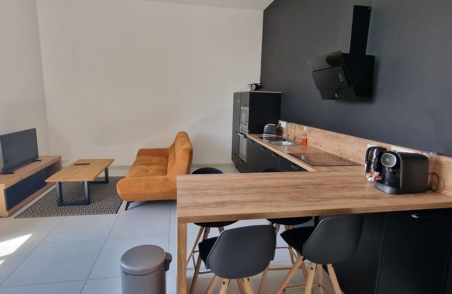 Recent apartment, bright, spacious, quiet and comfortable.