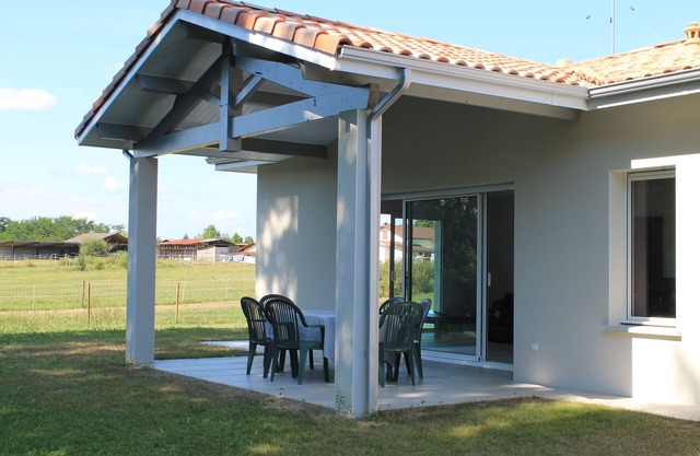 Recent house 5 km from Dax in a bucolic setting