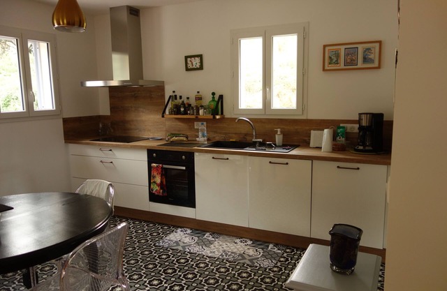 Recent house in a tourist village 20 minutes from the beach