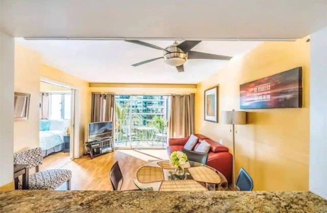 Recent RENO! Fits 6, FREE parking