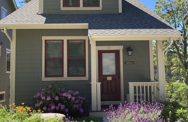 Recently built Townhouse in Eastsound, walk everywhere!