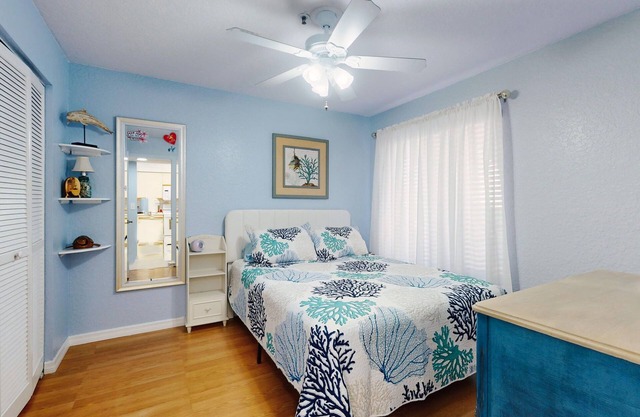 Recently Remodeled 3-Bed, 2-Bath Ground Floor Unit at Bouchelle Island