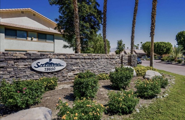 Recently remodeled condo, centrally located with ammenities