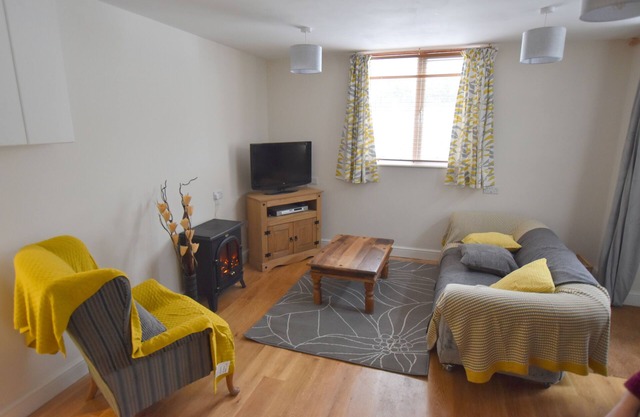 Recently renovated 2 bedroom annexe with open plan living room and kitchen.
