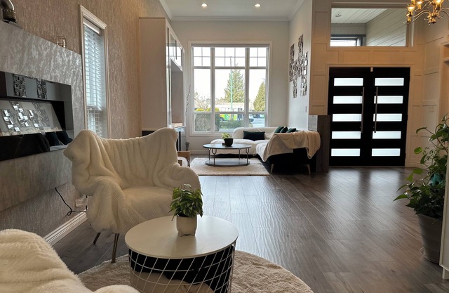 Recently renovated 4 bdrm home with 2 master bedrooms + 2 bedrooms w/shared bath