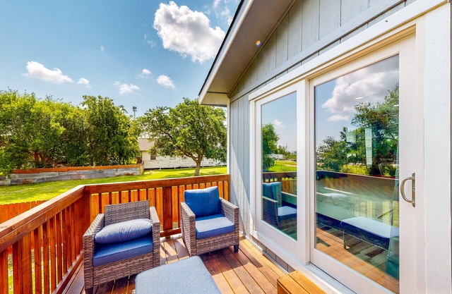 Recently Renovated Home - Outdoor Seating & Grill
