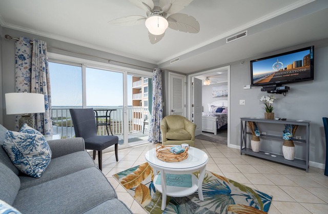 Recently renovated Midtown Location with Magnificent Bay Views and Sunset