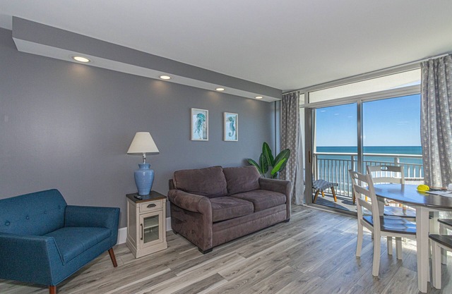 Recently Renovated Oceanfront One Bedroom Suite-Atlantica 803